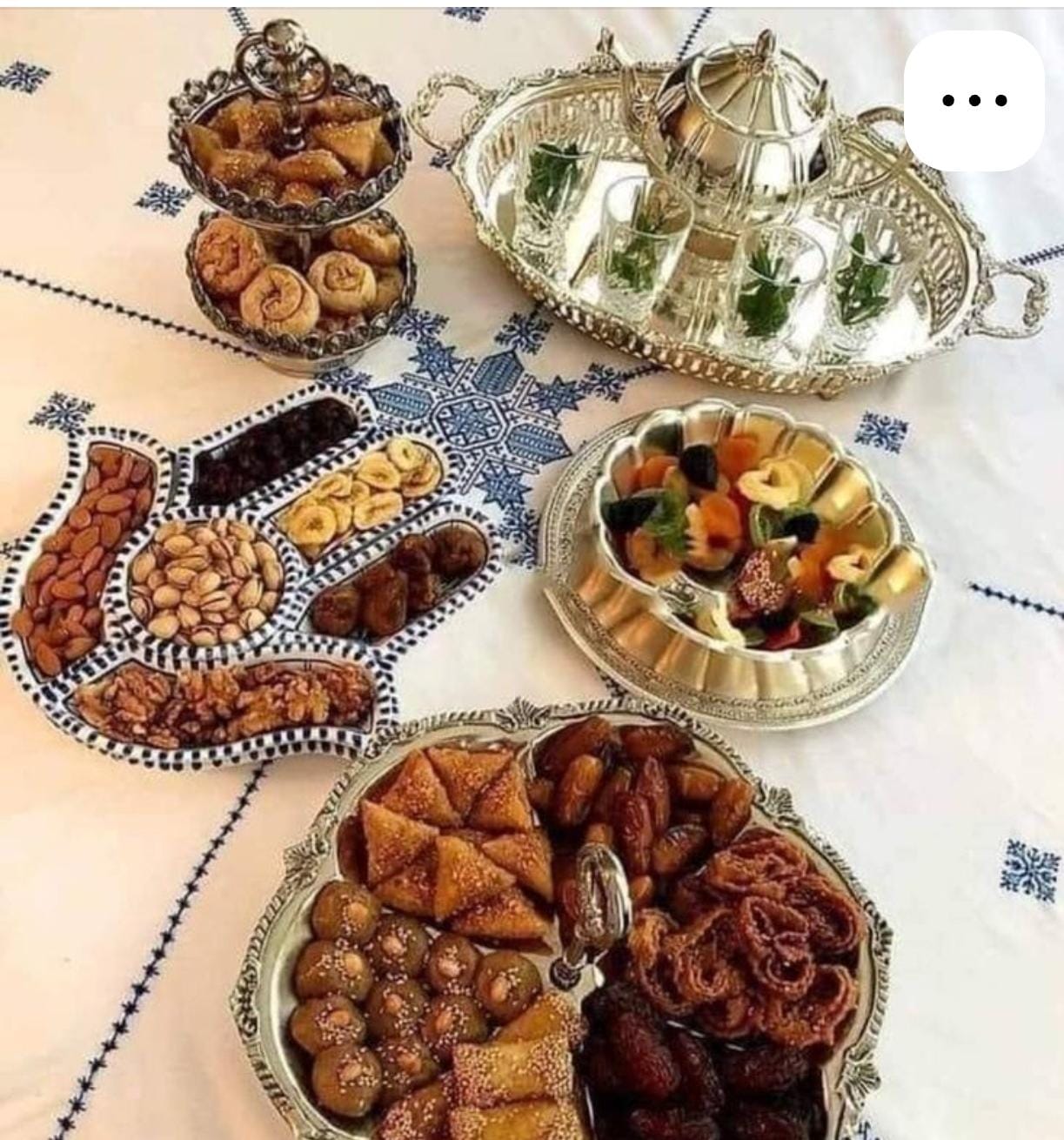 Té moruno con dulce árabe